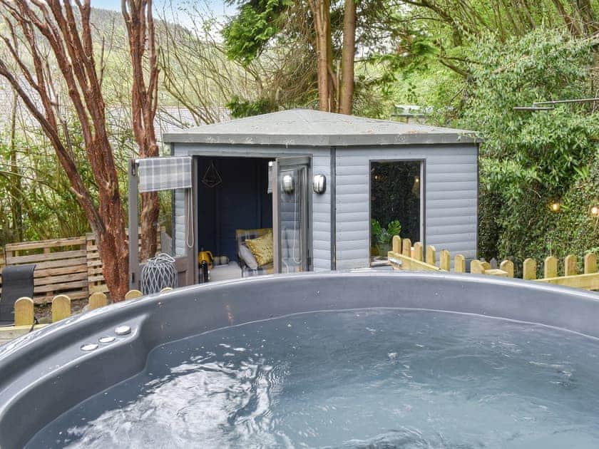Hot tub | Meirion House, Glyn Ceiriog