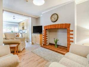 Living room | Queen B&rsquo;s, Bridlington
