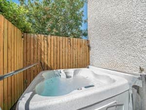 Hot tub | 1 Ladyknowe - Ladyknowe, Moffat