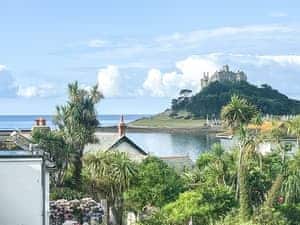 Fabulous views of St Michael&rsquo;s Mount from the dining room, balcony and kitchen  | Seaglass, Marazion