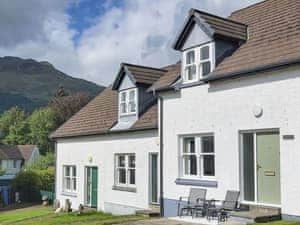 Exterior - A wee sun trap! A great place to sit with a cup of tea! | Beechwood, Arrochar