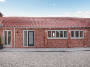 Exterior | The Cowshed - Little Corkhill Farm Holidays, Newark
