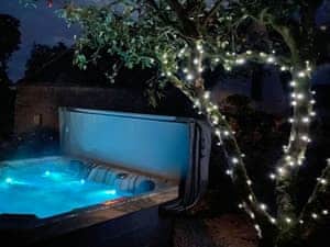Hot tub | Airdside Cottage - Airds Farm, Crossmichael, near Castle Douglas