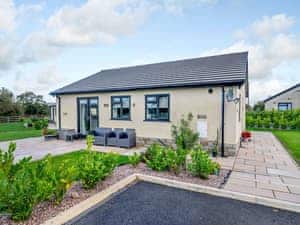 Exterior | Mya Cottage - Shreyas Cottages, Clayton Le Dale