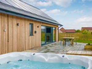 Hot tub | Dragonfly Cottage - Ashlin Farm Barns, Dunholme, near Lincoln