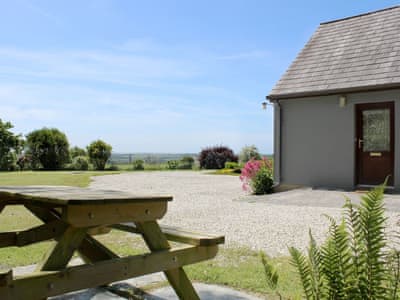 Delightful holiday home | The Garden Apartment, Tregonetha, St Columb