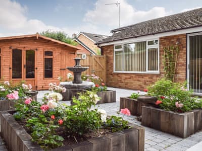 Exterior | Mona’s Bungalow, Wellesbourne, near Stratford-Upon-Avon