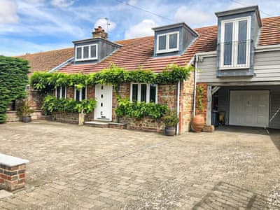 Exterior | The Gatehouse - Barton Manor, Pagham