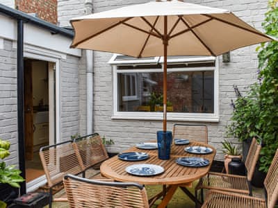 Sitting-out-area | Binks, Skinningrove, near Saltburn-by-the-Sea