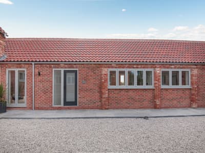 Exterior | The Cowshed - Little Corkhill Farm Holidays, Newark