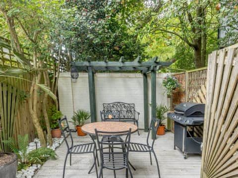 Outdoor area | The Annex at End House Cottage, Wandsworth