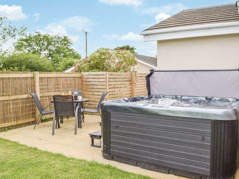 Hot tub | Rowan Cottage, Walwyns Castle