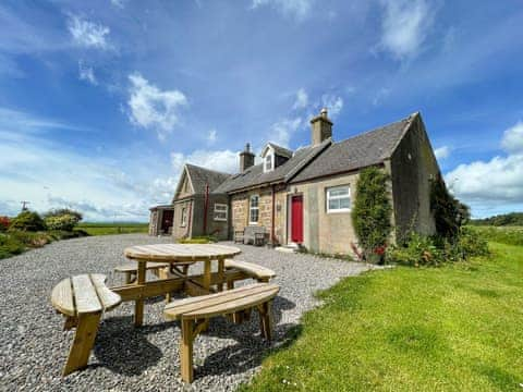 Exterior | Pine Cottage - Easter Dalziel Farm Cottages, Dalcross