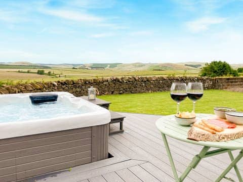 Hot tub | South Riccalton Farm Cottage, Jedburgh