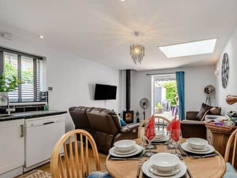 Open plan living space | Cozy Lodge, Barton-Upon-Humber