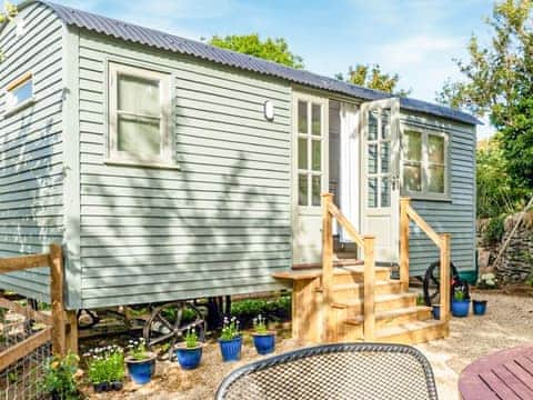 Exterior | Fig Tree Shepherd&rsquo;s Hut, Bridport