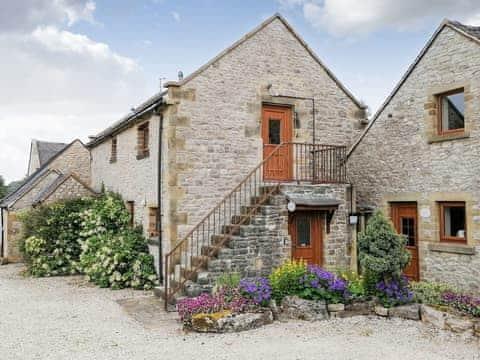 Characterful stone-built cottage | The Granary - Cotterill Farm, Biggin by Hartington, near Buxton