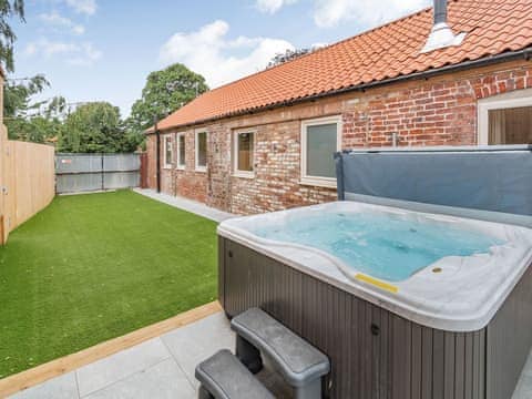 Hot tub | Cattle Crush Cottage - Brian&rsquo;s Barns, Skerne, near Driffield