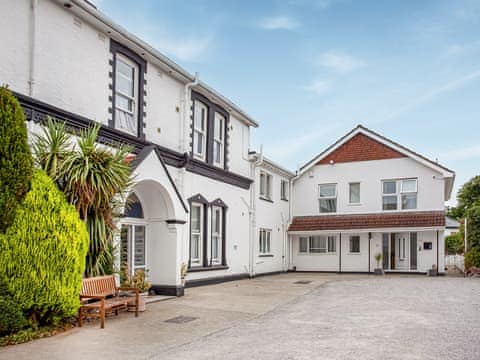 Exterior | Broadshade Holiday Apartments, Paignton