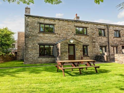 Exterior | The Farmhouse - Hawes Brown Moor Cottages, Hawes