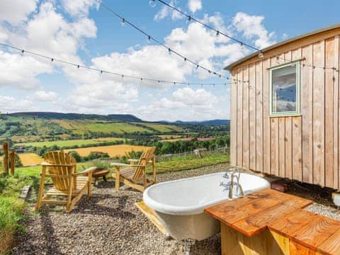 Sitting-out-area | Woodside Hut 1 - Woodside Croft, Strathpeffer