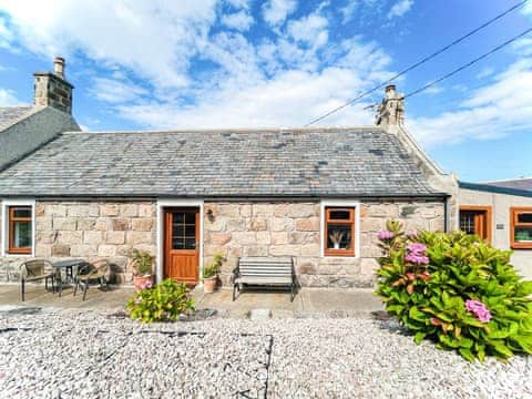 Exterior | Portknockie Escape, Cullen