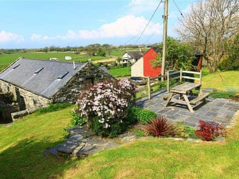 Shared Garden  | Stable Cottage, Llanbedr