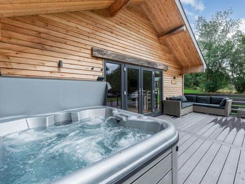 Hot tub | Dwrgi - Glanyrafon Lodges, Cwrt Newydd, near Llandysul