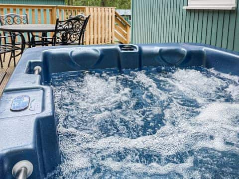 Hot tub | Bracken Lodge 8 - Kiltarlity Lodges, Beauly