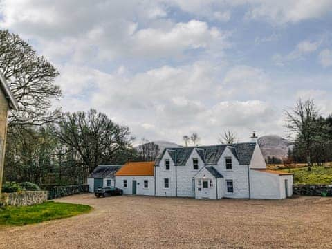 Setting | Stalker&rsquo;s Cottage, Killiechonate, near Spean Bridge