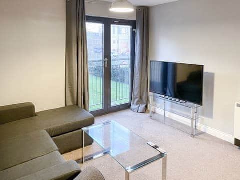 Living area | Renta Apartments 4 - 2 - Whitestar Apartments, Southampton