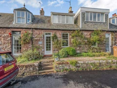 Exterior | Auntie Sheila&rsquo;s Cottage, Balfron Station, near Glasgow