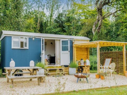 Exterior | Lapwing Hut - Kingsettle Stud, Cholderton, near Salisbury