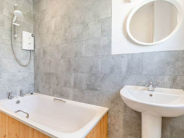 Bathroom | Captains Rest, Seahouses