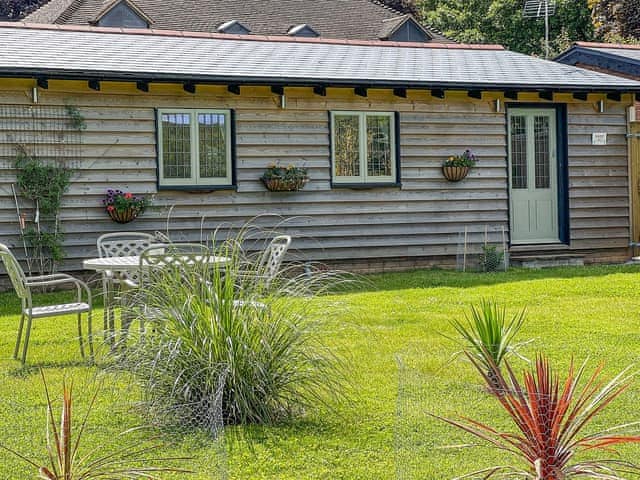 Garden | Snowdrop Lodge - Chicken Shed Lodges, Ashford