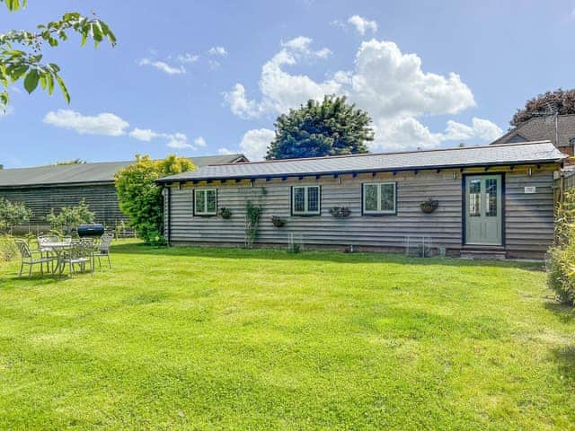 Garden | Snowdrop Lodge - Chicken Shed Lodges, Ashford