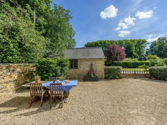 Outdoor area | The Barn, Shipton Under Wychwood