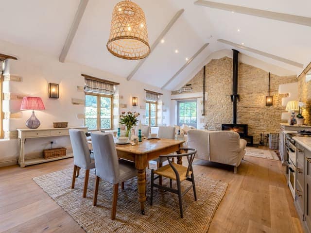 Open plan living space | The Barn, Shipton Under Wychwood