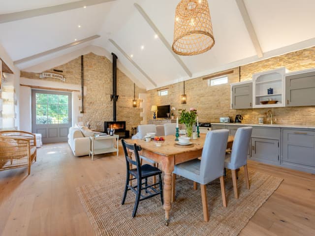 Open plan living space | The Barn, Shipton Under Wychwood