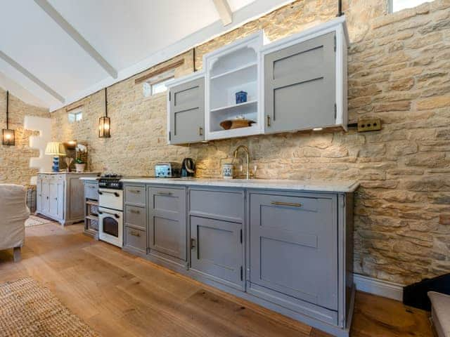 Kitchen area | The Barn, Shipton Under Wychwood