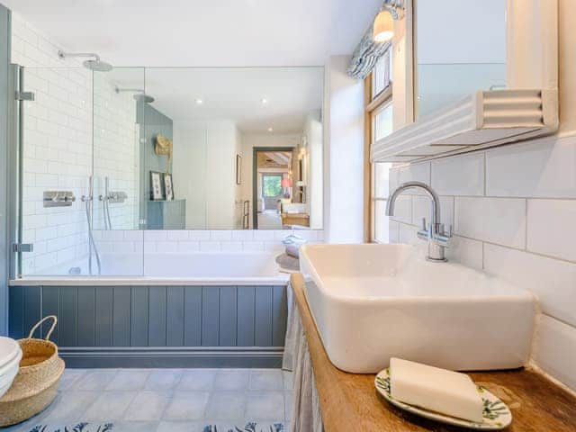 Bathroom | The Barn, Shipton Under Wychwood