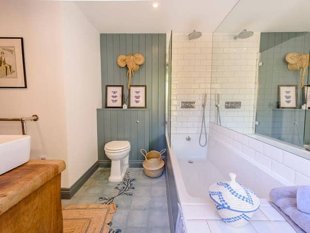 Bathroom | The Barn, Shipton Under Wychwood