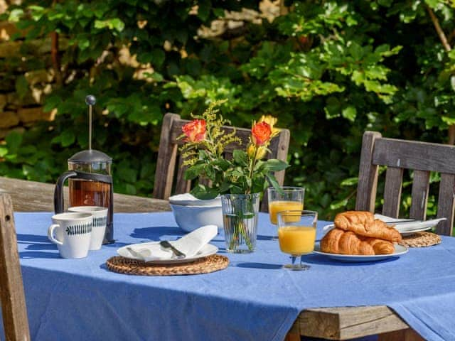 Outdoor area | The Barn, Shipton Under Wychwood