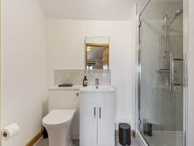 En-suite | Cynynion Uchaf, Oswestry