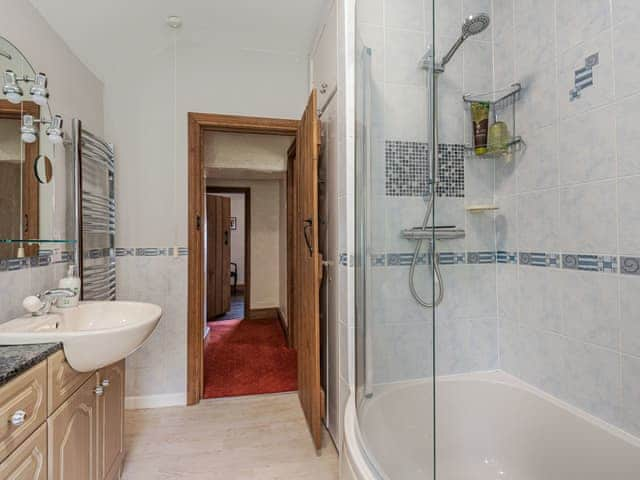 Bathroom | Cynynion Uchaf, Oswestry