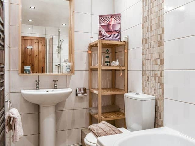 Shower room | Calico Cottage - White Horse Yard Cottages, Whitby