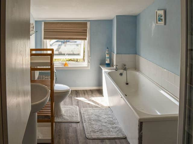 Bathroom | Pakefield Seaview Cottage, Lowestoft