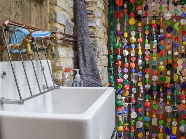 Shower room | Stable Cottage, Bidford-On-Avon- near Stratford -Upon -Avon