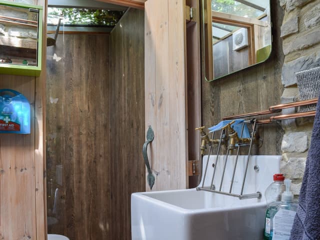 Shower room | Stable Cottage, Bidford-On-Avon- near Stratford -Upon -Avon