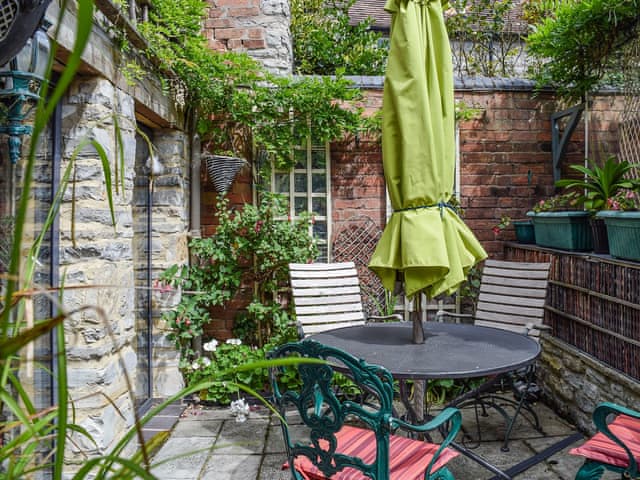 Sitting-out-area | Stable Cottage, Bidford-On-Avon- near Stratford -Upon -Avon